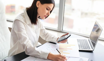 Ekonominė kontrolė: kaip stebėti maržą realiu laiku